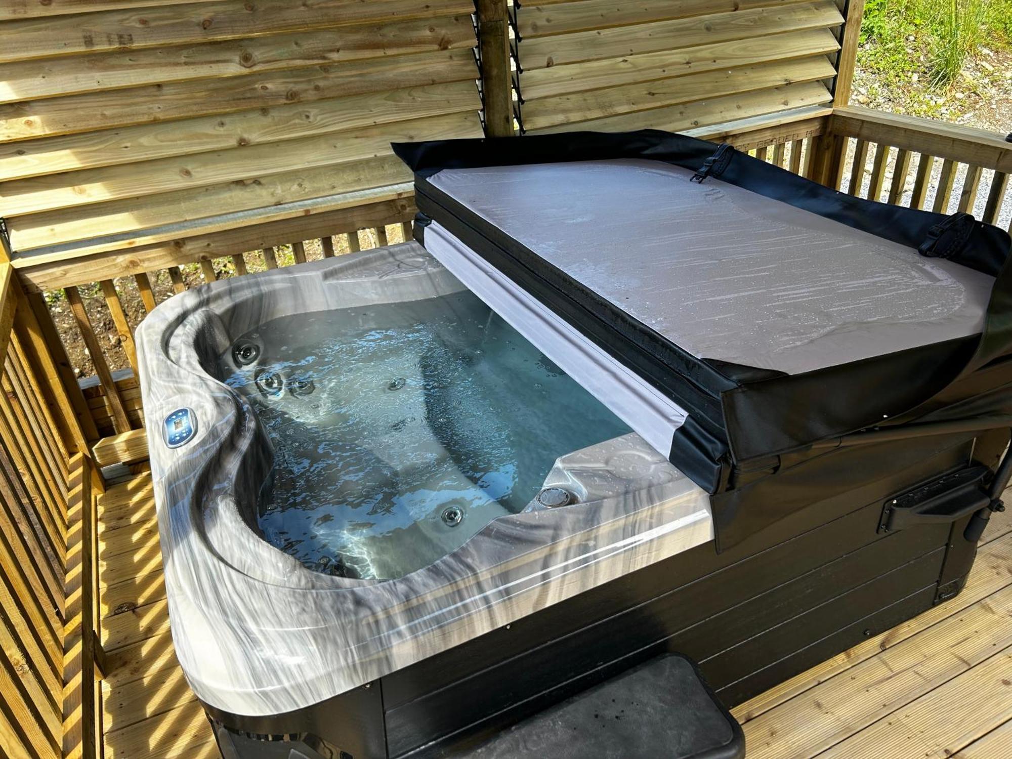 Little Rock Retreat Log Cabin With Hot Tub Castletown Gheoghegan Zewnętrze zdjęcie