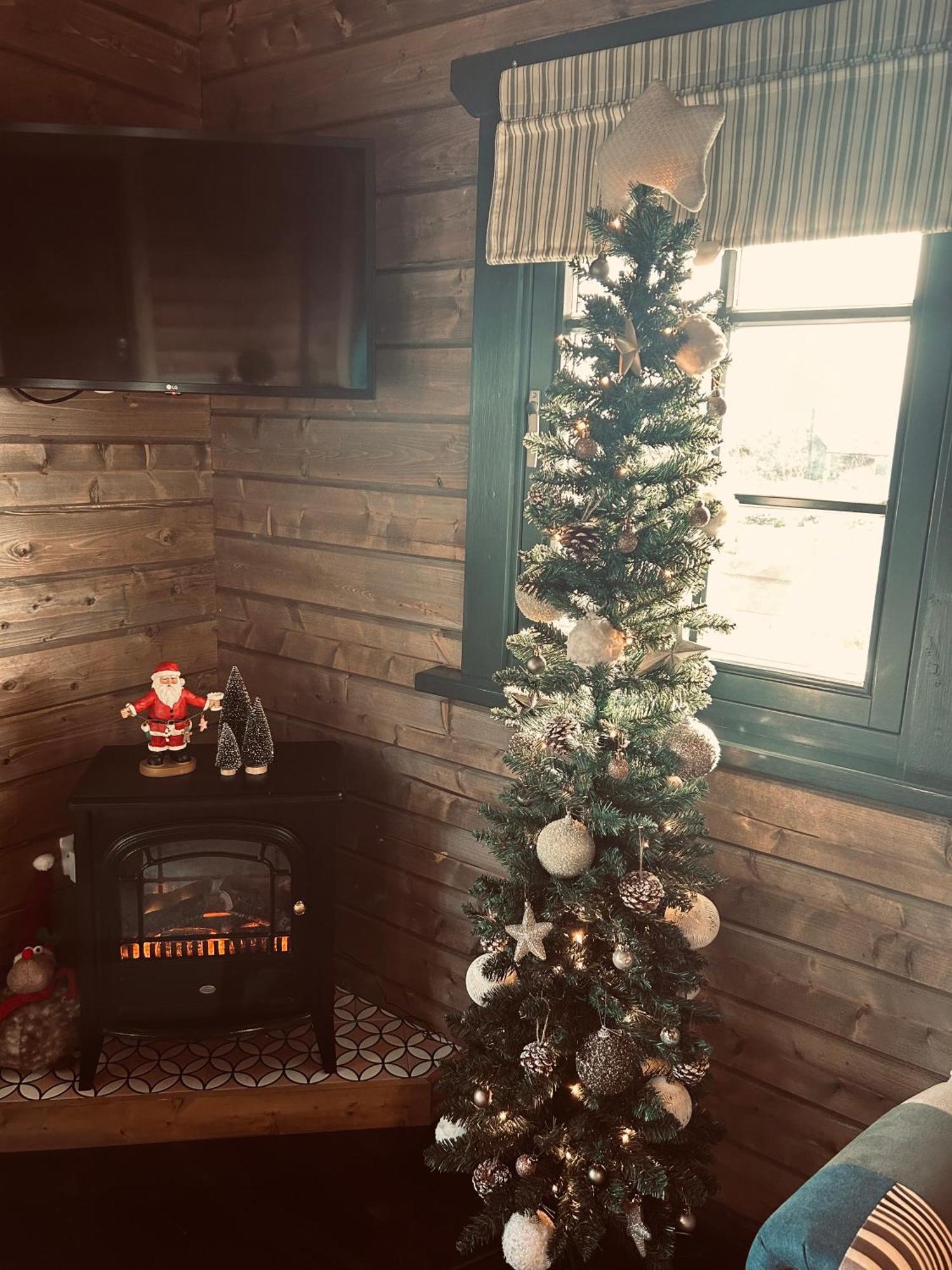 Little Rock Retreat Log Cabin With Hot Tub Castletown Gheoghegan Zewnętrze zdjęcie